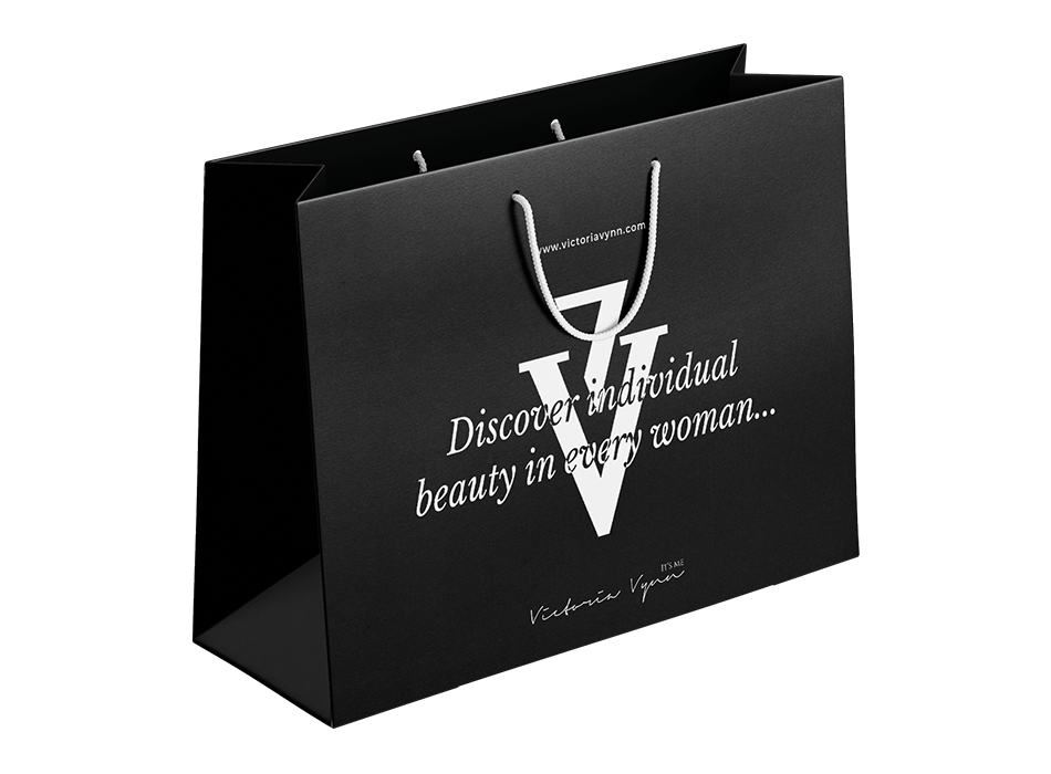 TOREBKA PREZENTOWA czarna z logo Victoria Vynn - VICTORIA VYNN